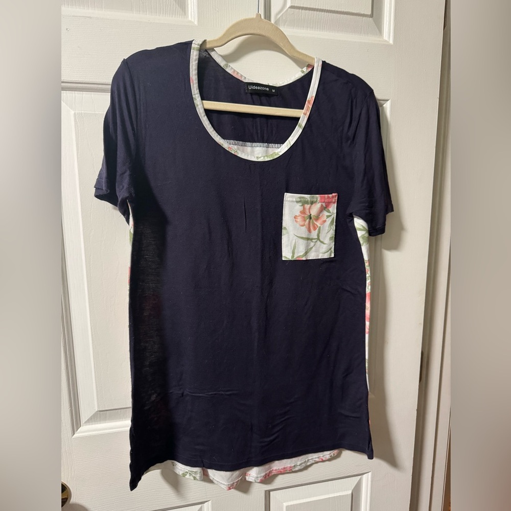Floral Pocket Navy Top / Medium